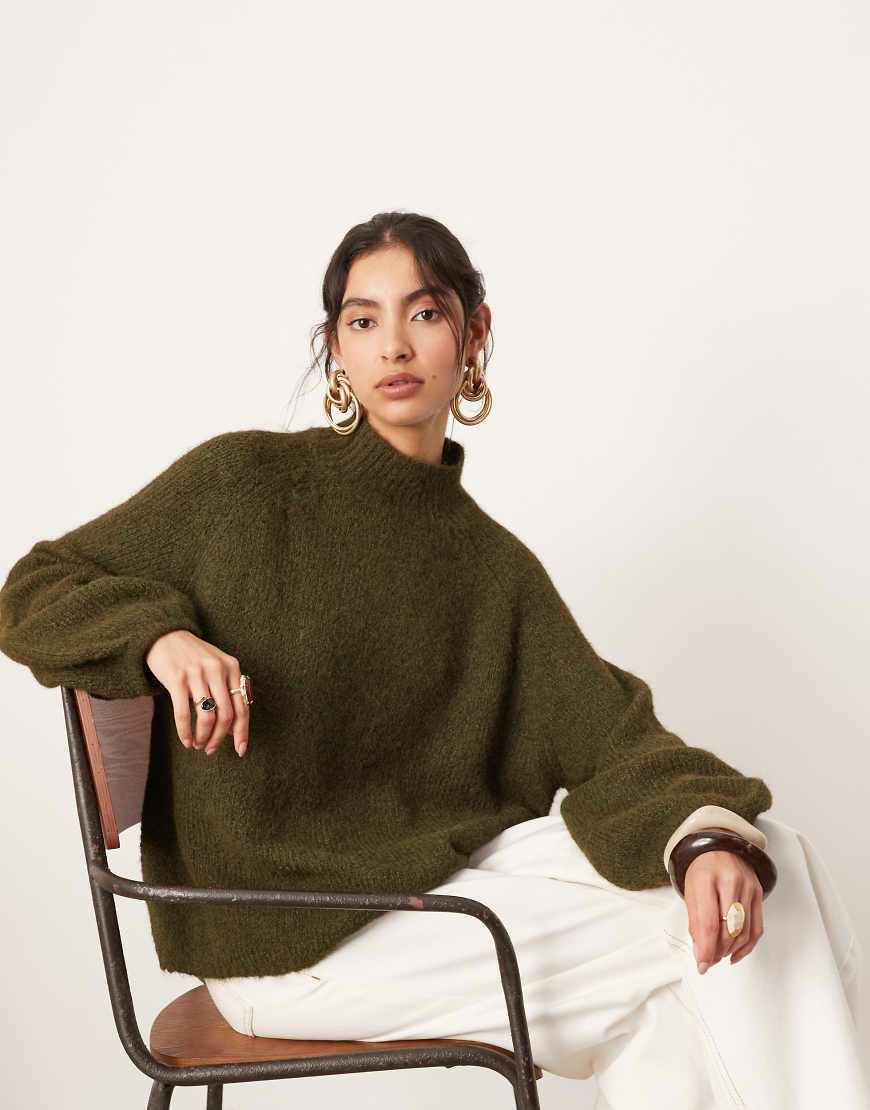 ASOS EDITION - Hochgeschlossener Oversize-Strickpullover in Khakigrün-Braun von ASOS EDITION