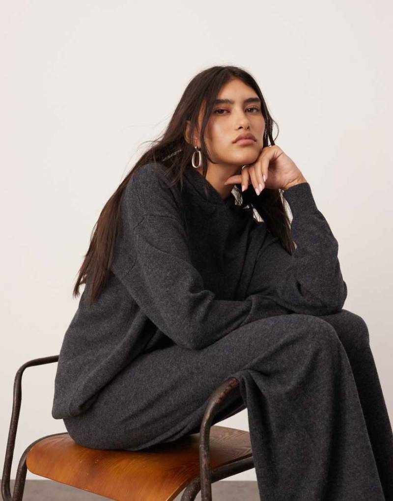 ASOS EDITION - Hochwertiger Strickpullover aus Kaschmir-Mix in Anthrazit mit weitem Schnitt und Kapuze, Kombiteil-Grau von ASOS EDITION