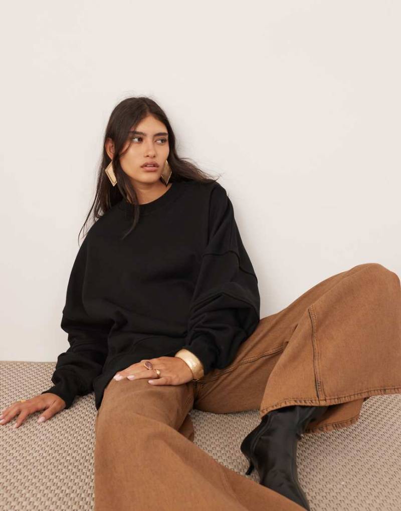 ASOS EDITION - Hochwertiges, schweres Sweatshirt in Schwarz mit Ziernaht von ASOS EDITION