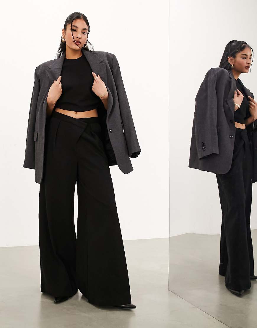 ASOS EDITION - Hose aus erstklassigem, strukturiertem Jersey in Schwarz mit weitem Bein und asymmetrischem Bund von ASOS EDITION