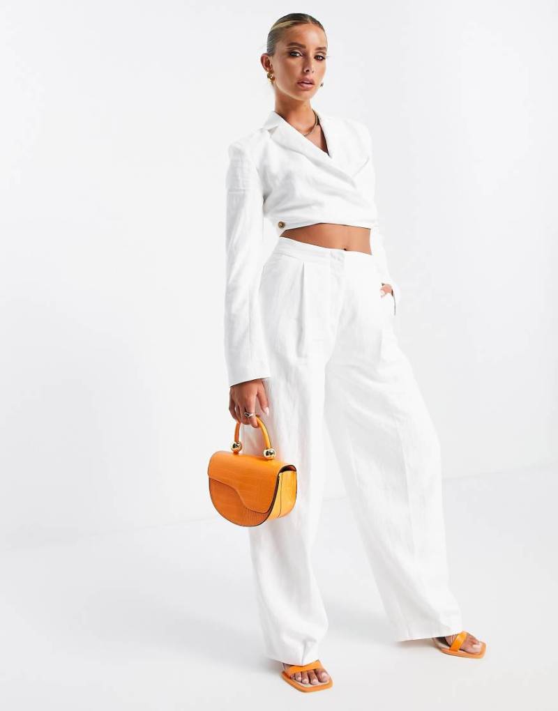 ASOS EDITION - Hose in Elfenbein mit Falten vorn-Weiß von ASOS EDITION