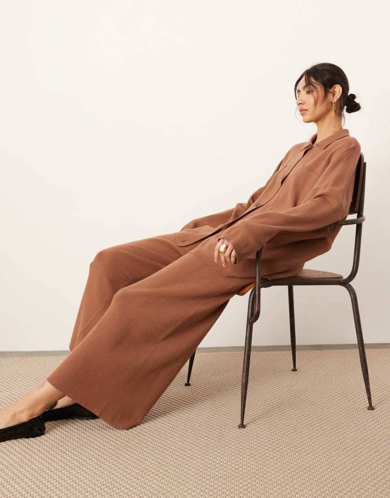 ASOS EDITION - Hose mit weitem Bein in Toffeebraun, Kombiteil von ASOS EDITION