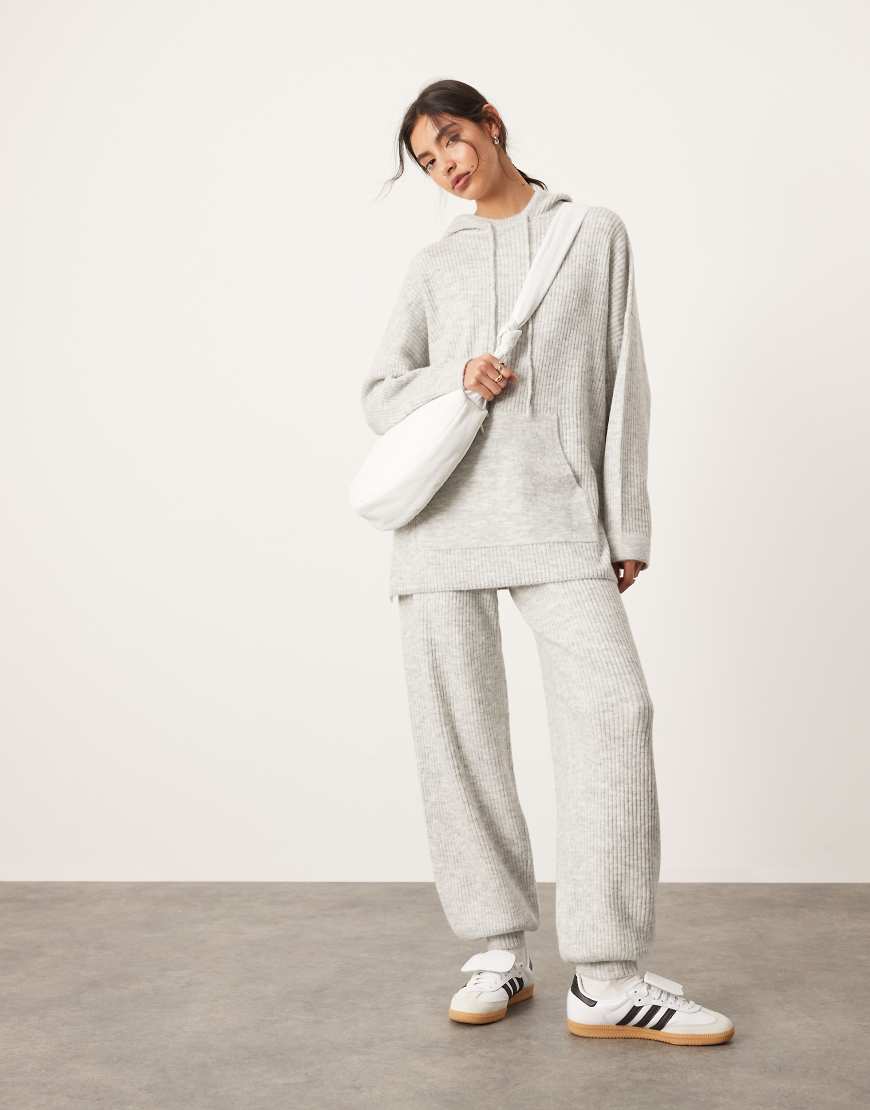 ASOS EDITION - Jogginghose aus Strick in Eisgrau mit gerippten Bündchen, Kombiteil von ASOS EDITION