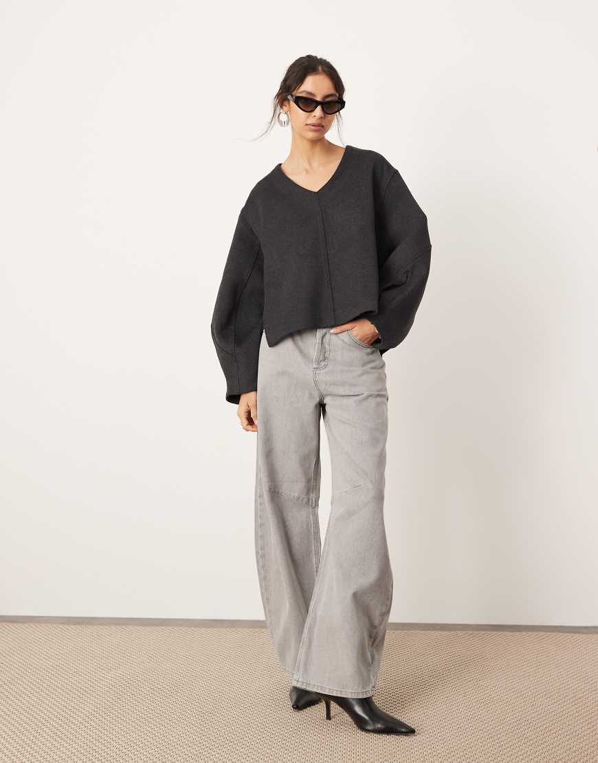 ASOS EDITION - Kastiger, eleganter Strickpullover aus Wollmix in Anthrazit mit gleichfarbigem Nahtdetail-Grau von ASOS EDITION