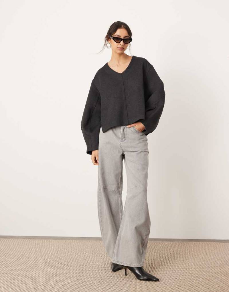 ASOS EDITION - Kastiger, eleganter Strickpullover aus Wollmix in Anthrazit mit gleichfarbigem Nahtdetail-Grau von ASOS EDITION