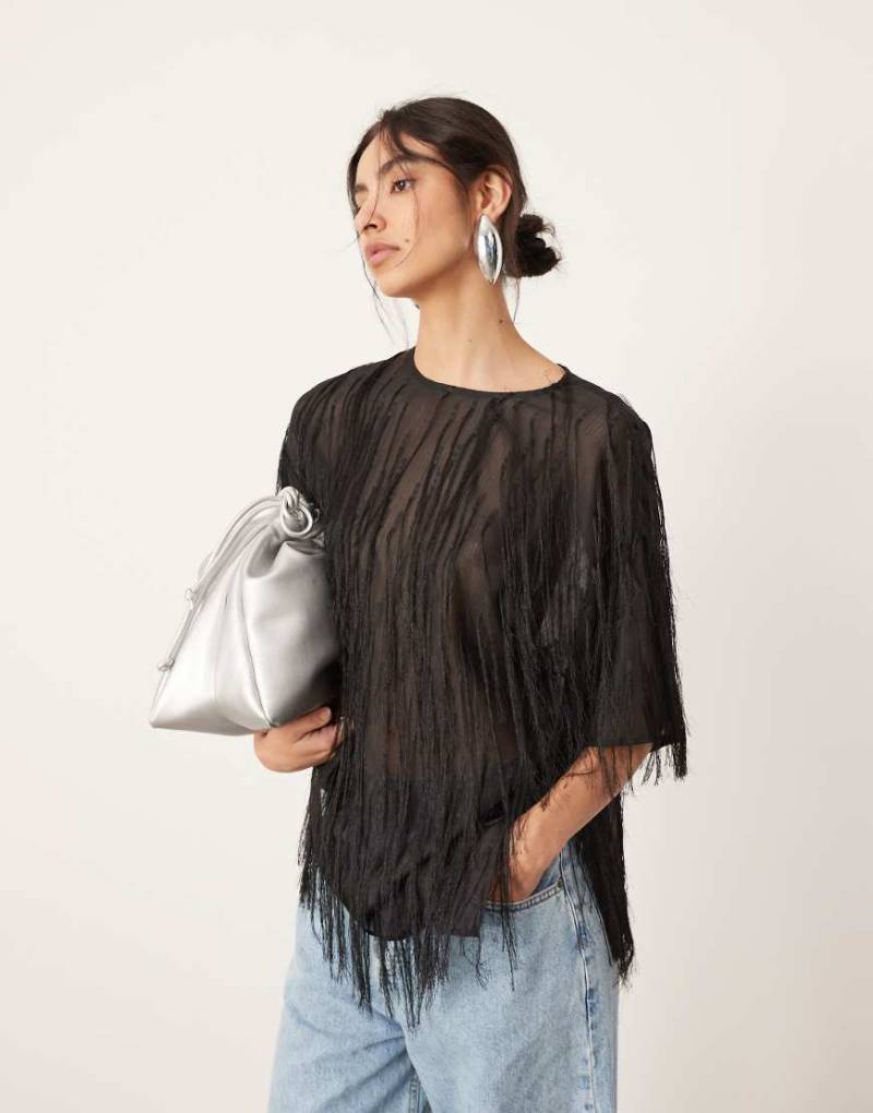 ASOS EDITION - Kastiges Oberteil in Schwarz mit Fransendetail aus Webmaterial-Bunt von ASOS EDITION