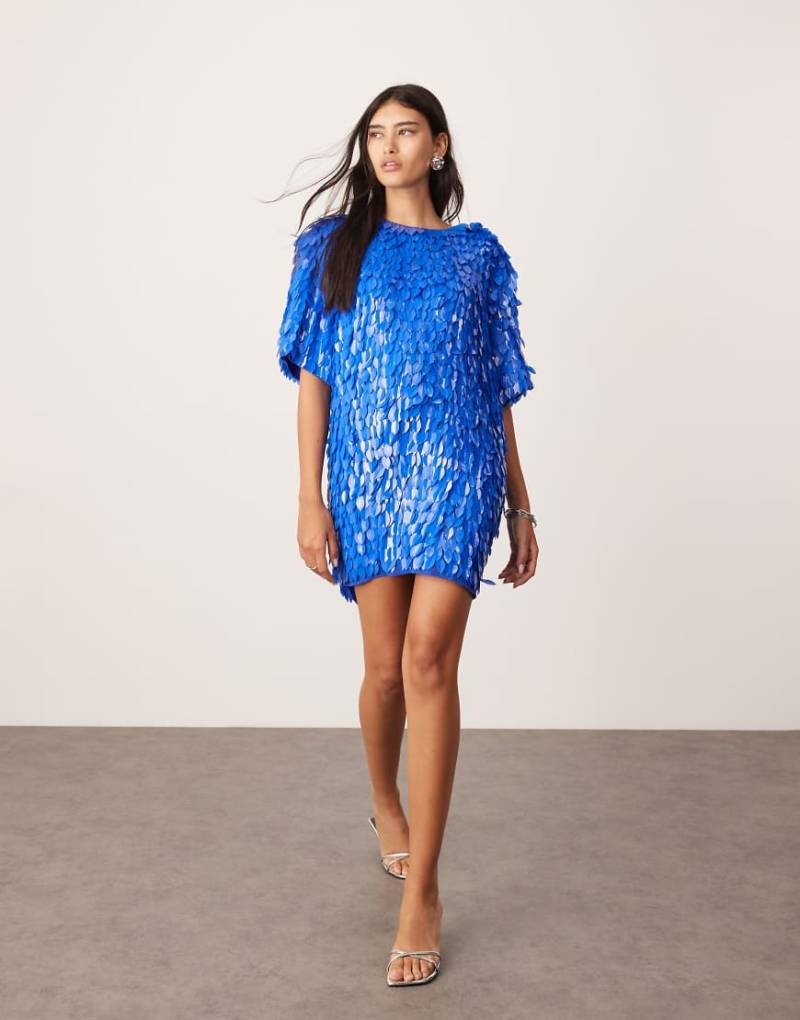 ASOS EDITION - Kurzes T-Shirt-Kleid in Blau mit 3D-Paillettenverzierung von ASOS EDITION