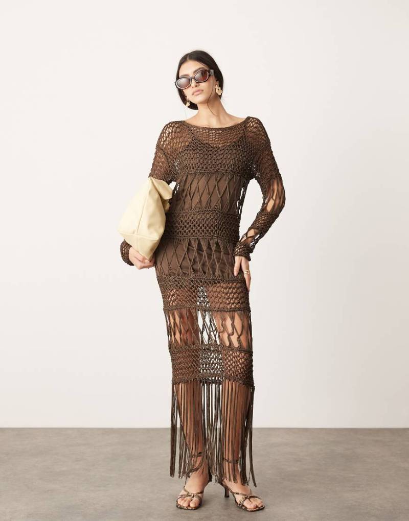 ASOS EDITION - Langärmliges Maxikleid aus Makramee-Strick in Braun von ASOS EDITION