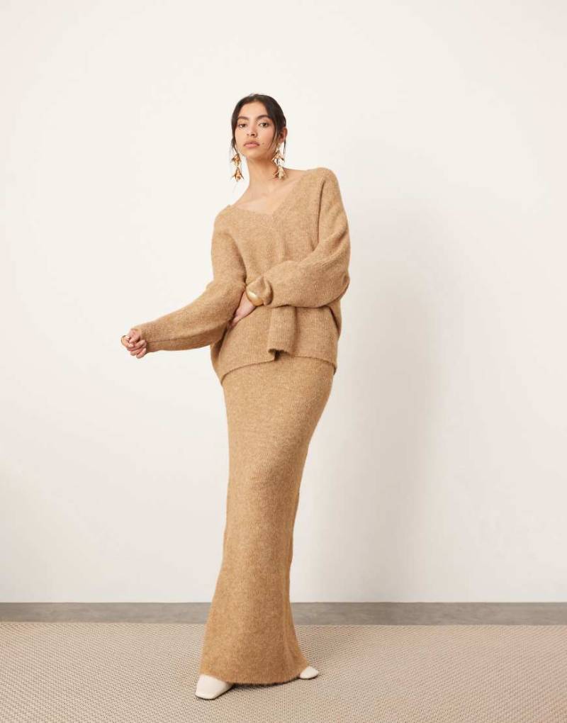 ASOS EDITION - Maxi-Strickrock in Keksbraun, Kombiteil von ASOS EDITION