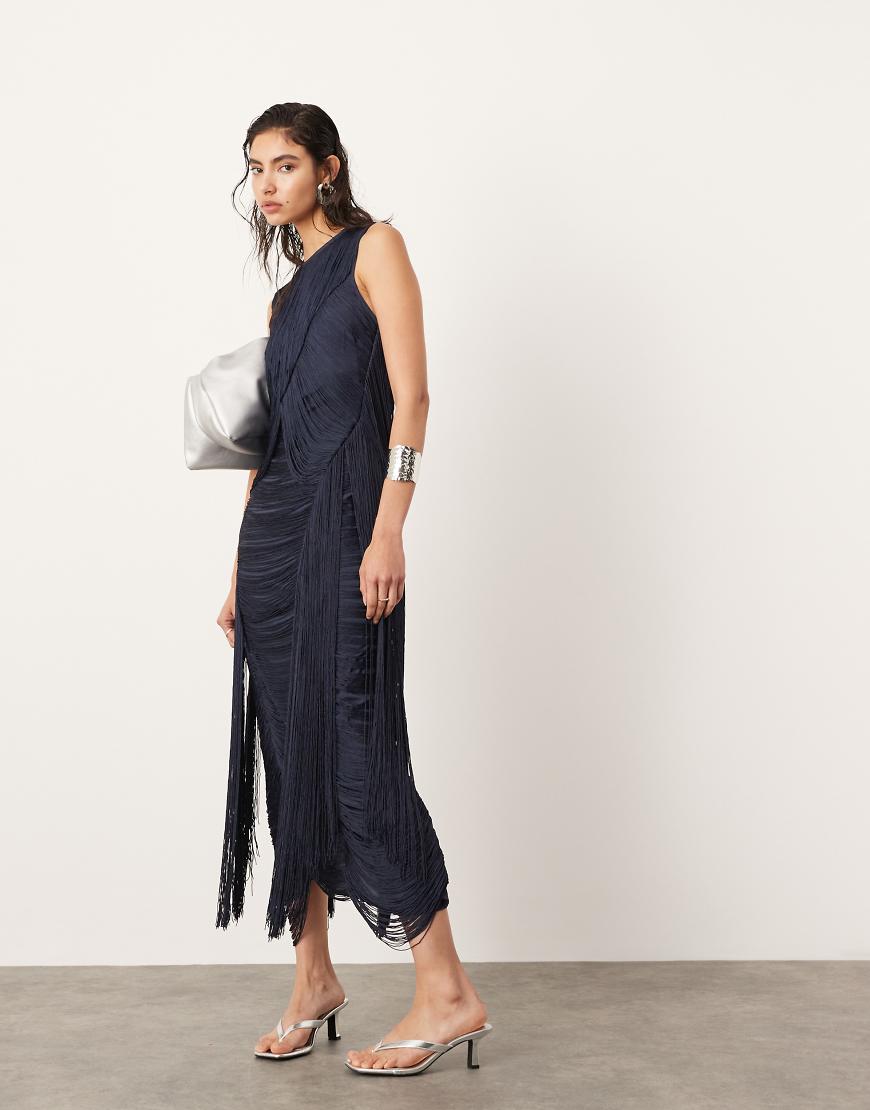 ASOS EDITION - Maxikleid in Dunkelblau mit Zickzack-Fransen-Bunt von ASOS EDITION