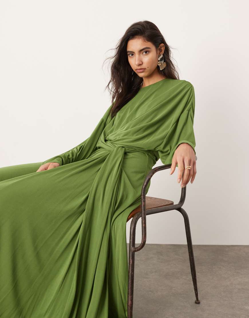 ASOS EDITION - Maxikleid in Grün mit Falten und Schnalle am Rücken von ASOS EDITION