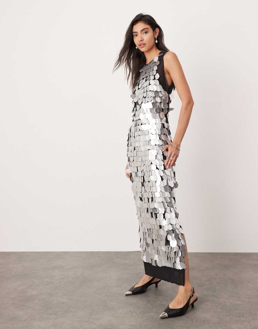 ASOS EDITION - Midaxi-Kleid in Silber mit unregelmäßigen Pailletten, ungesäumten Kanten und Rückenausschnitt-Bunt ASOS EDITION - Midaxi-Kleid in Silber mit unregelmäßigen Pailletten, ungesäumten Kanten und Rückenausschnitt-Bunt von ASOS EDITION