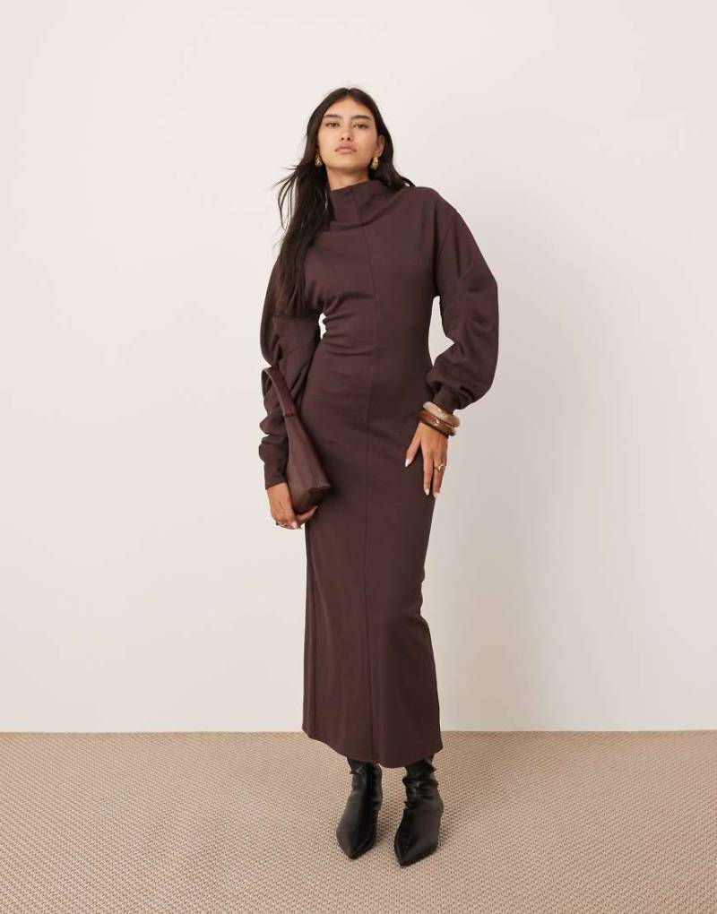 ASOS EDITION - Midaxi-Schlauchkleid aus Jersey in Mahagoni mit plissierten Ärmeln-Braun von ASOS EDITION