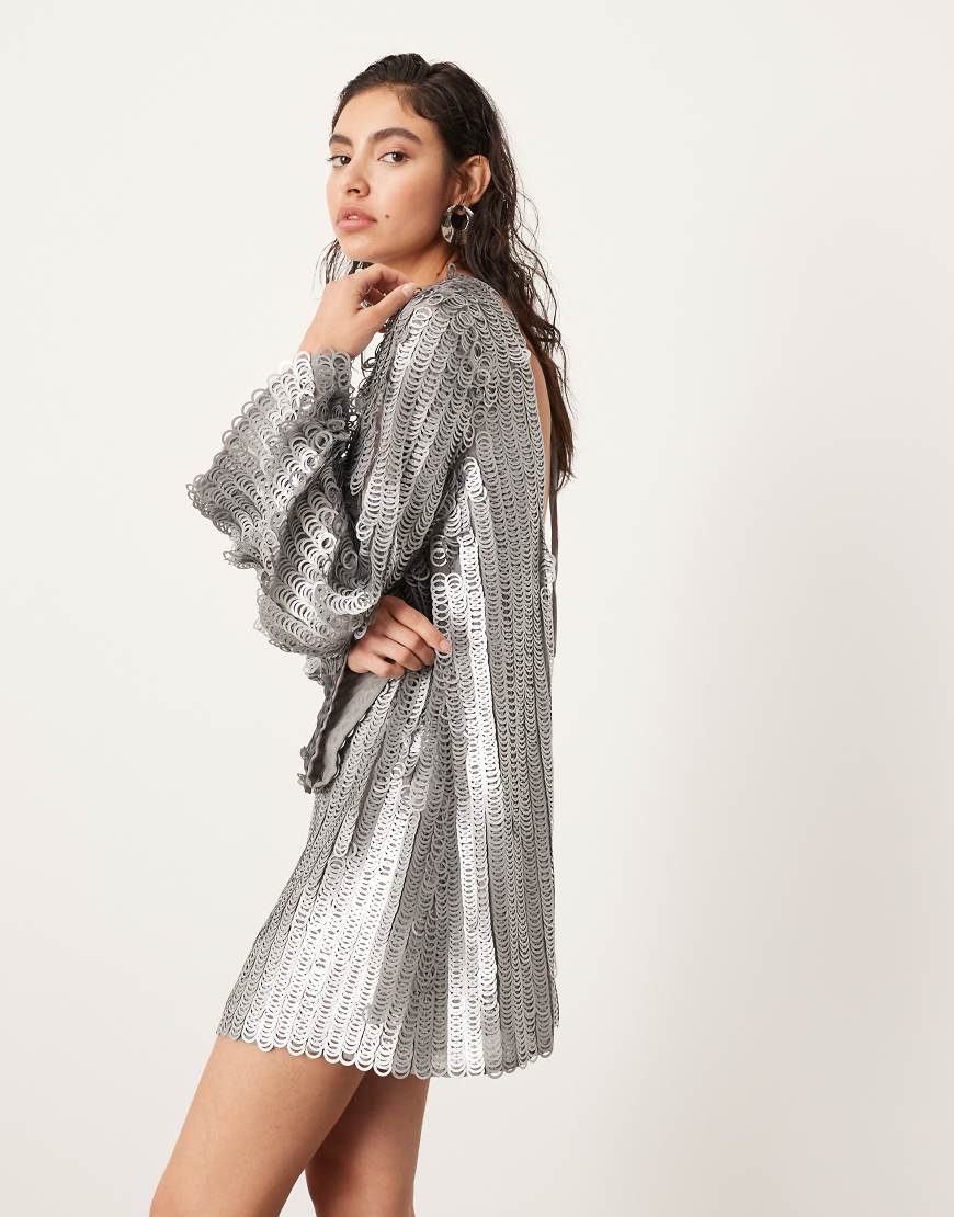 ASOS EDITION - Minikleid in Silber mit ringförmigem Paillettenbesatz und U-Ausschnitt am Rücken von ASOS EDITION