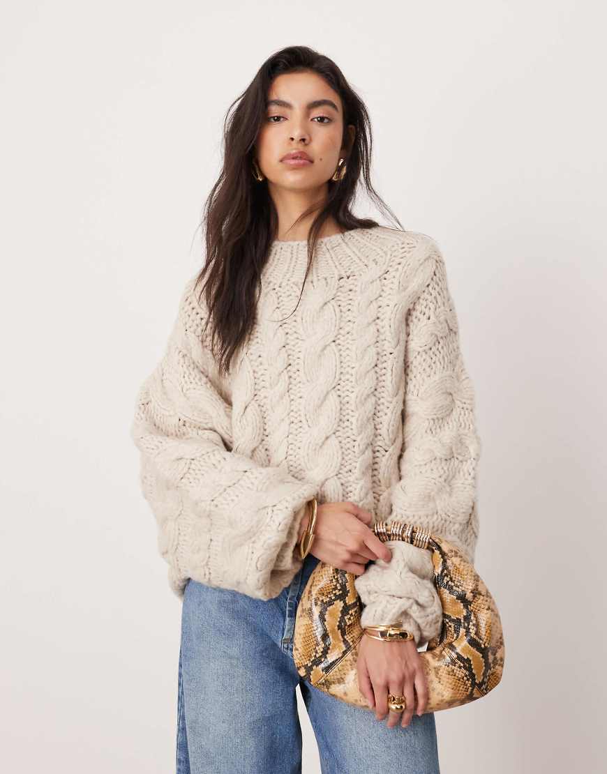 ASOS EDITION - Oversize-Grobstrickpullover in Haferbeige mit Zopfstrickmuster in handgemachter Optik-Grau ASOS EDITION - Oversize-Grobstrickpullover in Haferbeige mit Zopfstrickmuster in handgemachter Optik-Grau von ASOS EDITION