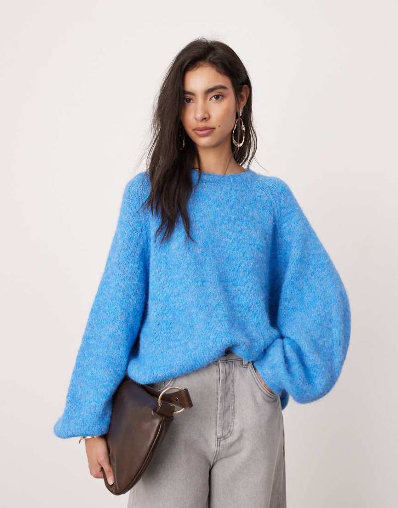 ASOS EDITION - Oversize-Strickpullover in Blau mit Rundhalsausschnitt von ASOS EDITION