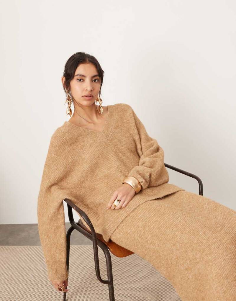 ASOS EDITION - Oversize-Strickpullover in Keksbraun mit V-Ausschnitt, Kombiteil von ASOS EDITION