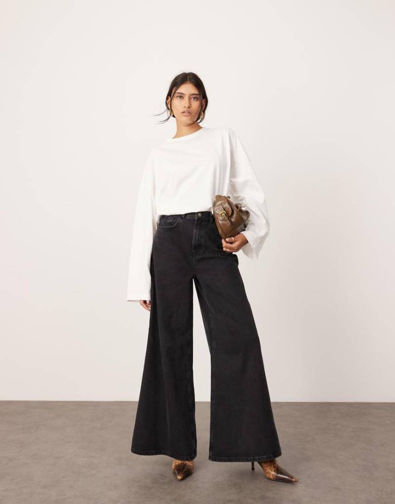 ASOS EDITION - Reece - Denim-Jeans in verwaschenem Schwarz mit hohem Bund und weitem Schnitt-Blau von ASOS EDITION