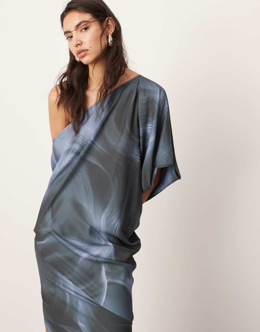 ASOS EDITION - Schulterfreies Maxikleid aus Satin in Grau mit abstraktem Print-Bunt von ASOS EDITION