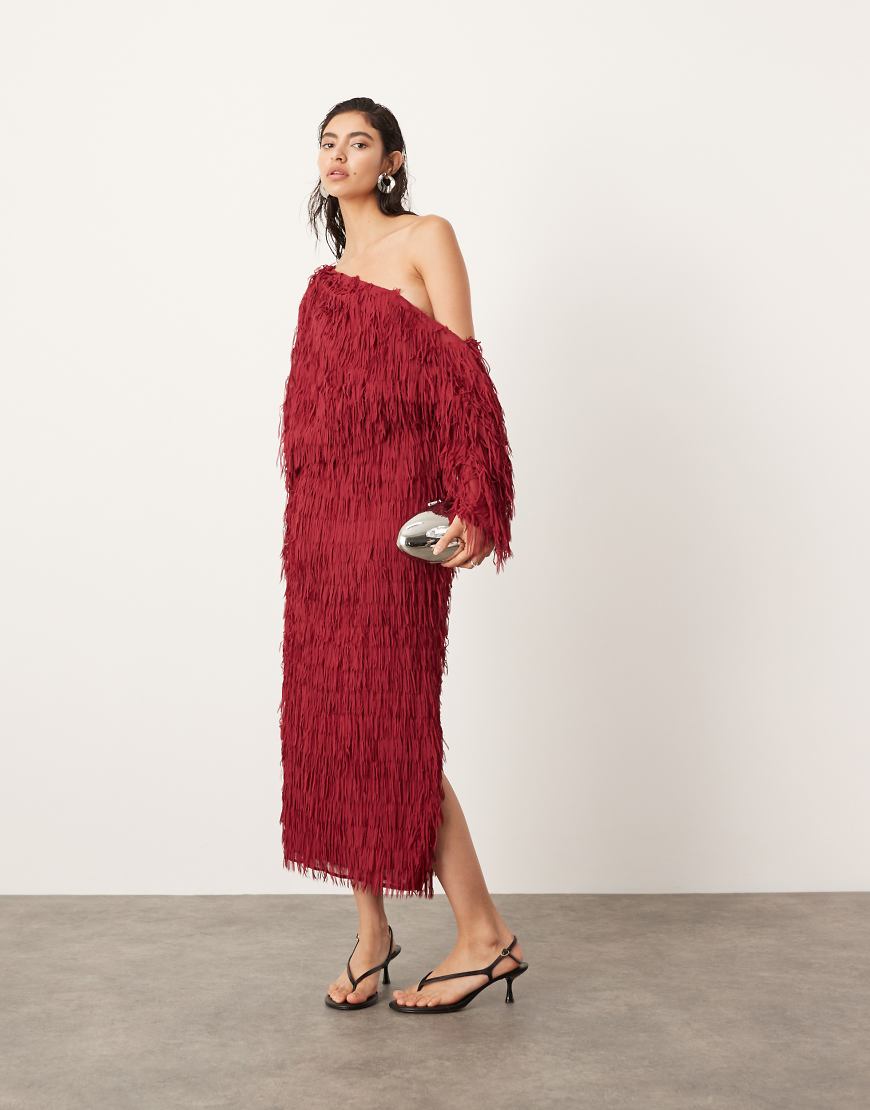 ASOS EDITION - Schulterfreies Maxikleid in Rot mit Fransenbesatz-Bunt ASOS EDITION - Schulterfreies Maxikleid in Rot mit Fransenbesatz-Bunt von ASOS EDITION