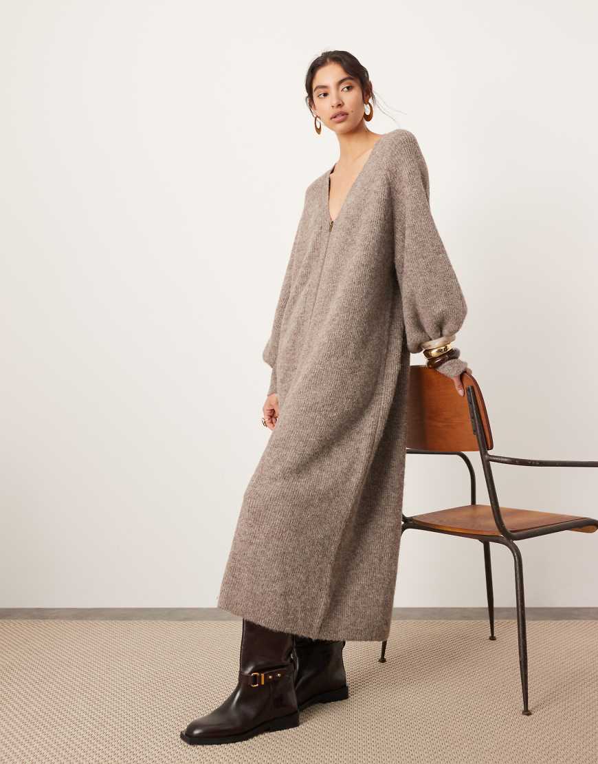 ASOS EDITION - Strick-Midikleid in Taupe mit Ballonärmeln und Reißverschluss-Braun von ASOS EDITION