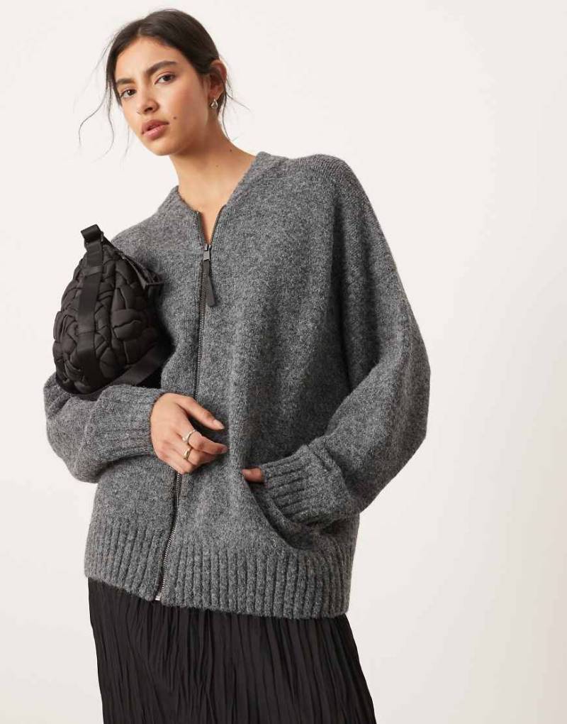 ASOS EDITION - Strickjacke aus kompaktem Gewebe in Anthrazitgrau mit durchgehendem Reißverschluss von ASOS EDITION
