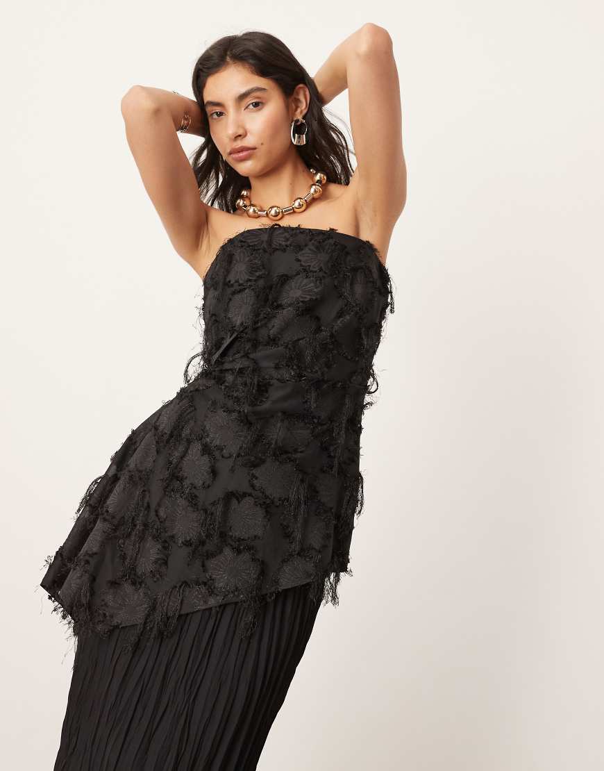 ASOS EDITION - Trägerloses Longline-Oberteil in Schwarz mit Jacquard-Blumenmuster von ASOS EDITION