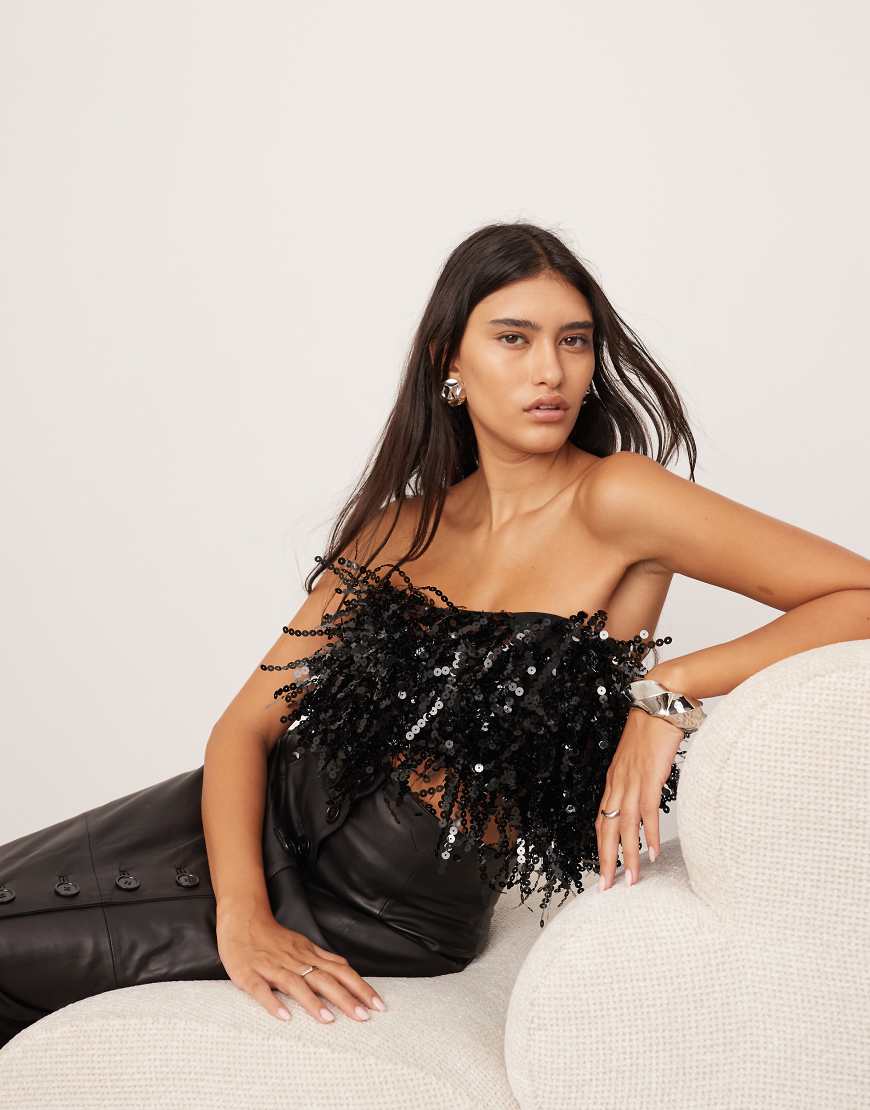ASOS EDITION - Trägerloses Oberteil in Schwarz mit Paillettenfransen von ASOS EDITION