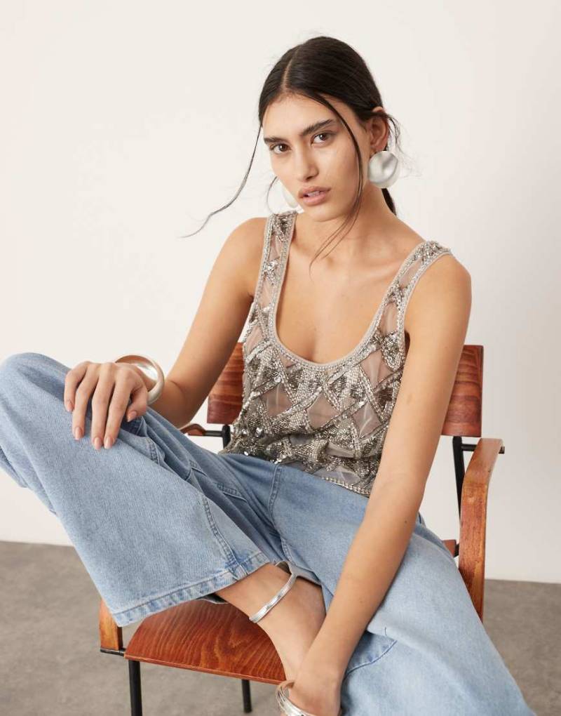ASOS EDITION - Trägertop in Silber mit geometrischer Verzierung im Lochmusterdesign von ASOS EDITION