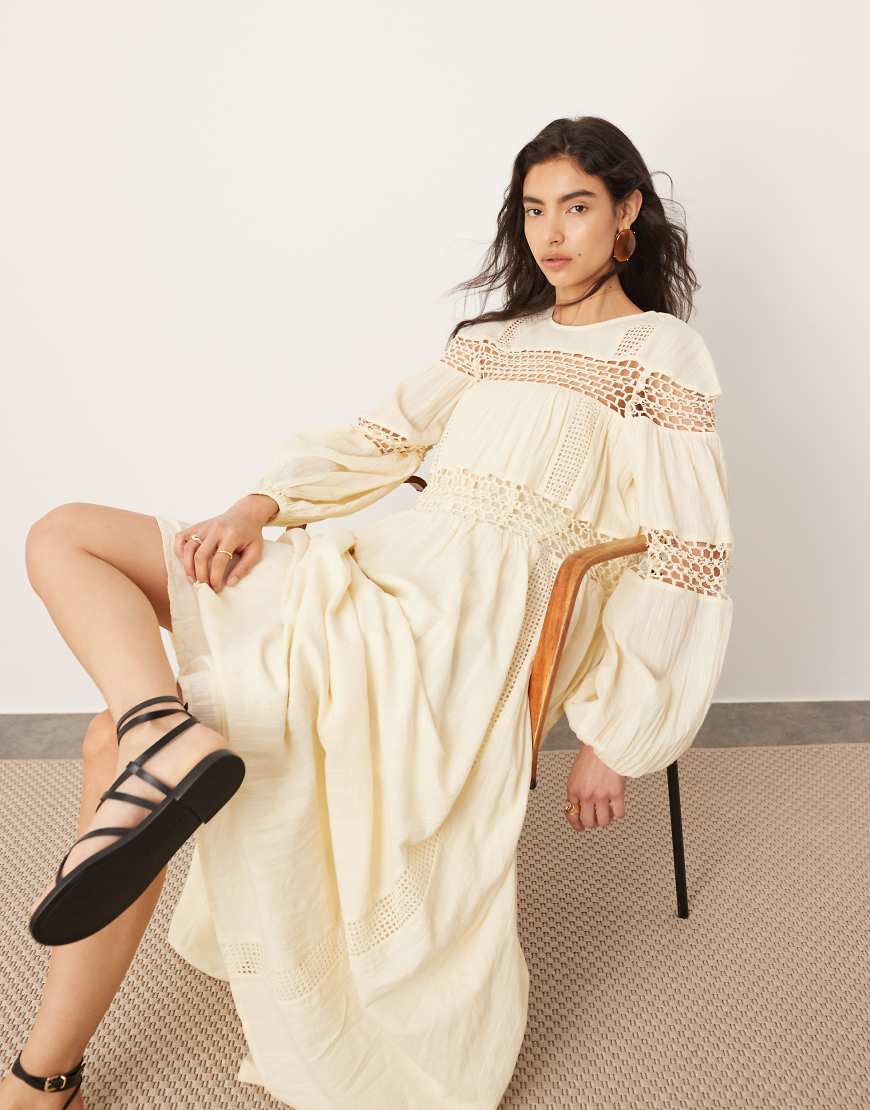 ASOS EDITION - Trapezförmiges Maxikleid in Buttermilchgelb mit Blousonärmeln, tiefer Taille und Häkeleinsatz-Weiß von ASOS EDITION
