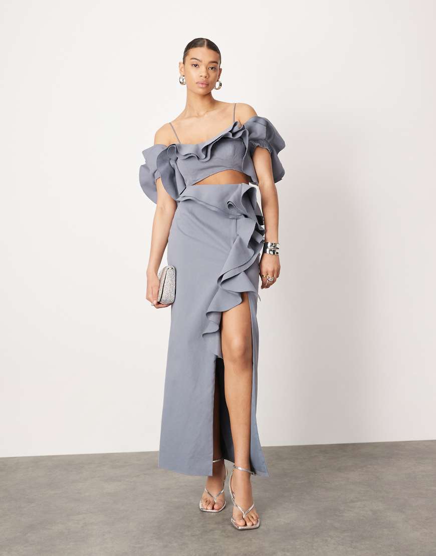 ASOS EDITION - Ultimate - Maxirock in Blau mit Rüschen und unbehandeltem Saum, Kombiteil ASOS EDITION - Ultimate - Maxirock in Blau mit Rüschen und unbehandeltem Saum, Kombiteil von ASOS EDITION