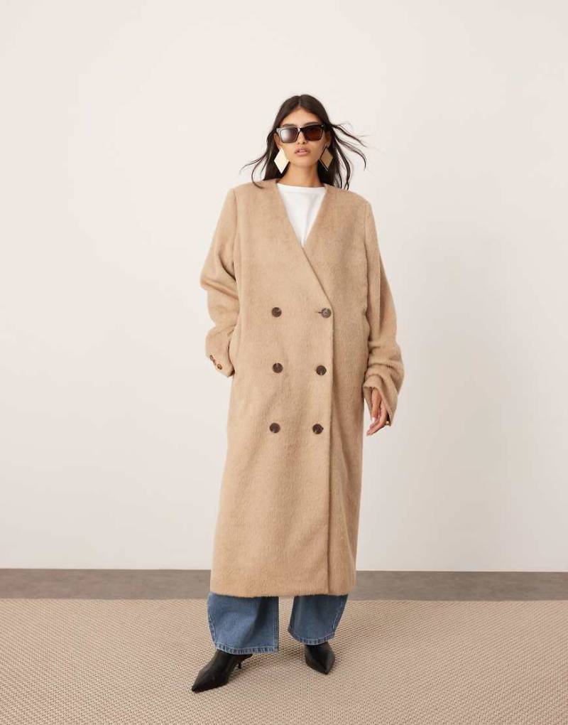 ASOS EDITION - Zweireihiger Wollmix-Mantel in Hellbeige mit Oversize-Schnitt-Weiß von ASOS EDITION