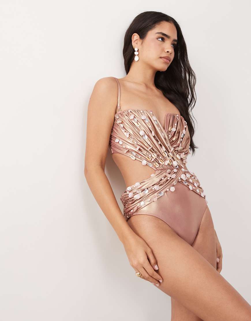 ASOS LUXE - Badeanzug in Rosa mit Cut-out im Muscheldesign von ASOS LUXE