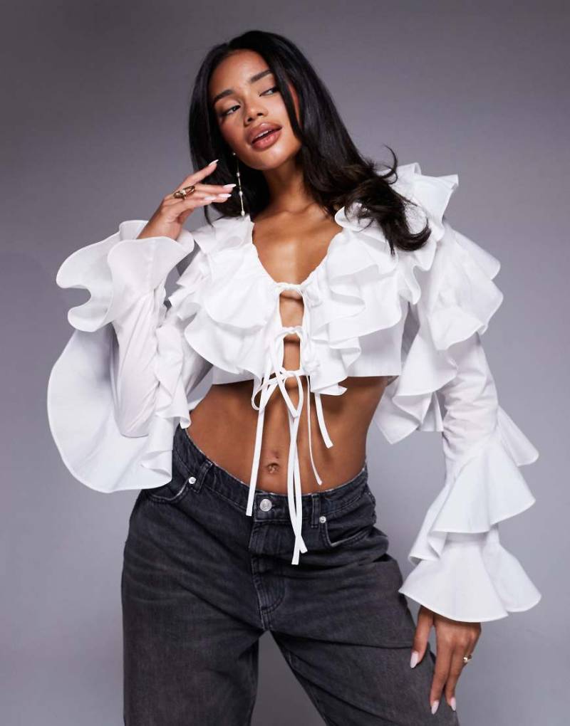 ASOS LUXE - Bluse aus Baumwoll-Popeline in Weiß mit übergroßen Rüschen von ASOS LUXE