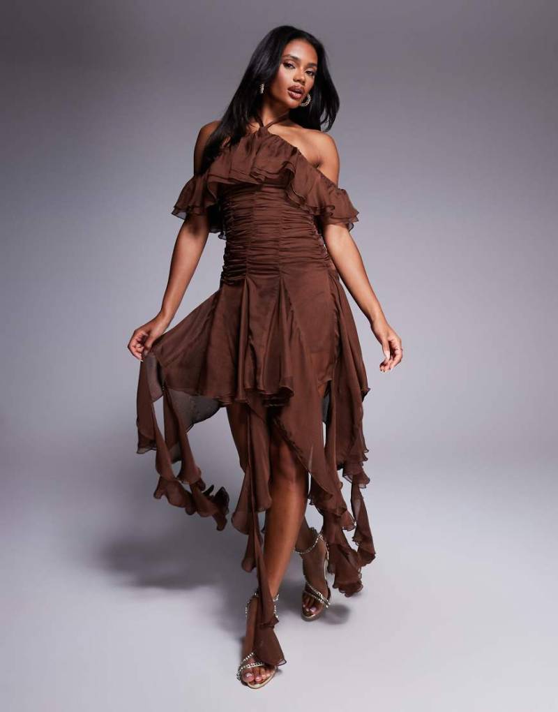 ASOS LUXE - Chiffon-Playsuit in Schokobraun mit Neckholder und Rüschen von ASOS Luxe