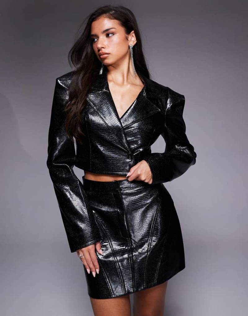 ASOS LUXE - Cropped-Blazer aus Kunstleder in Kroko-Schwarz, Kombiteil ASOS LUXE - Cropped-Blazer aus Kunstleder in Kroko-Schwarz, Kombiteil von ASOS LUXE