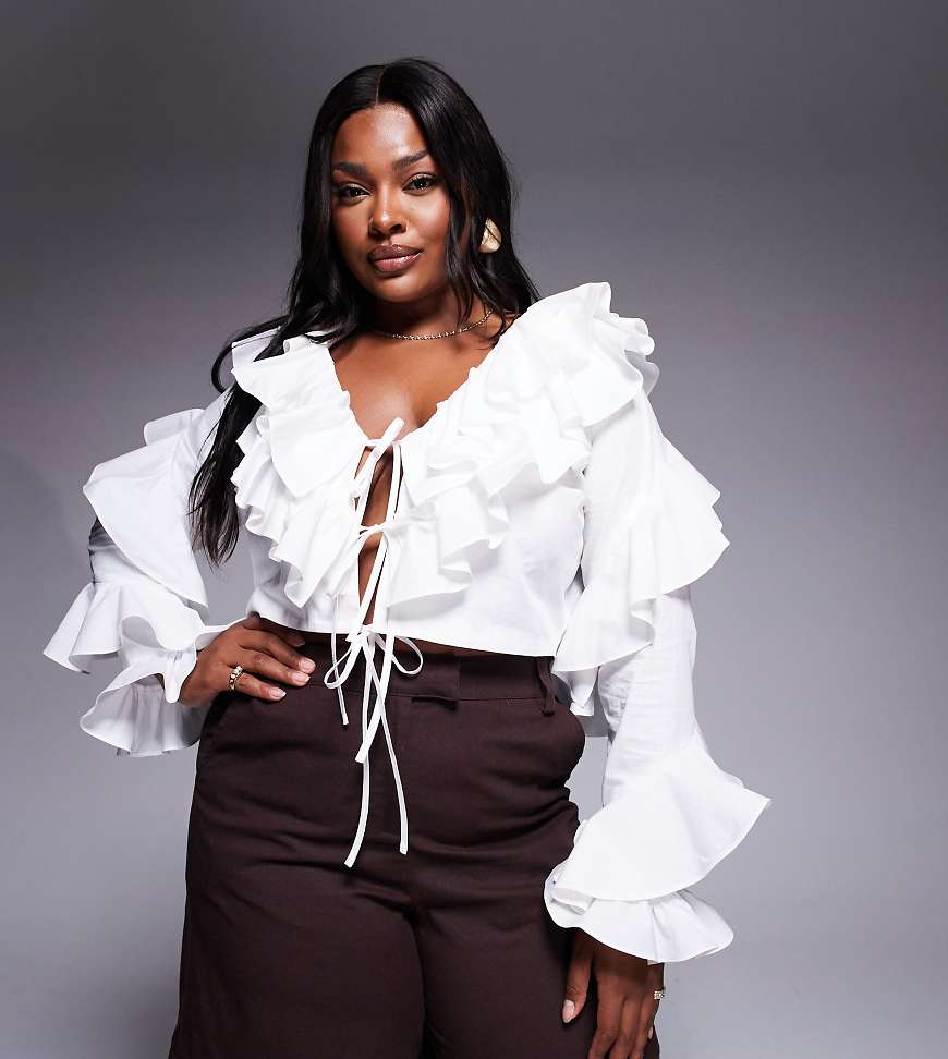 ASOS LUXE Curve - Bluse aus Baumwoll-Popeline in Weiß mit übergroßen Rüschen von ASOS LUXE