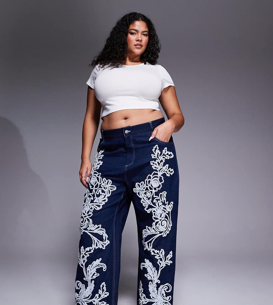 ASOS LUXE Curve - Cornelli - Verzierte Jeans in dunkelblauer Waschung mit geradem Schnitt von ASOS LUXE