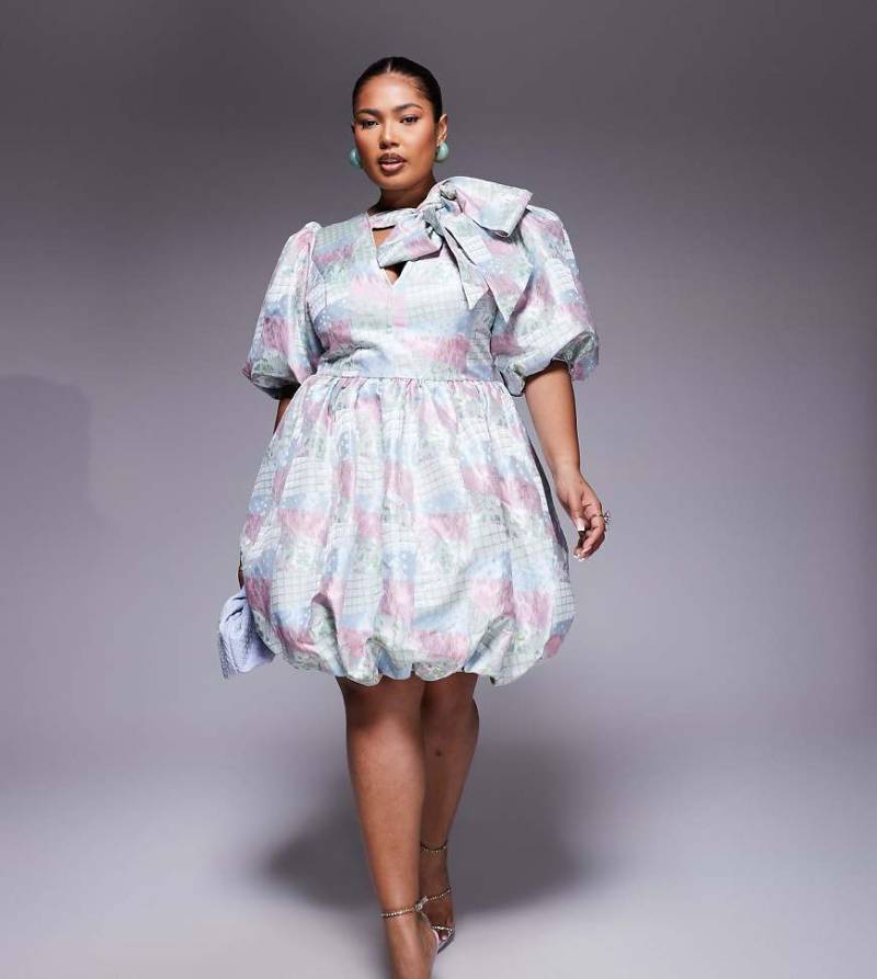 ASOS LUXE Curve - Minikleid aus Jacquard mit buntem Print in Patchwork-Optik und Puffärmeln von ASOS LUXE
