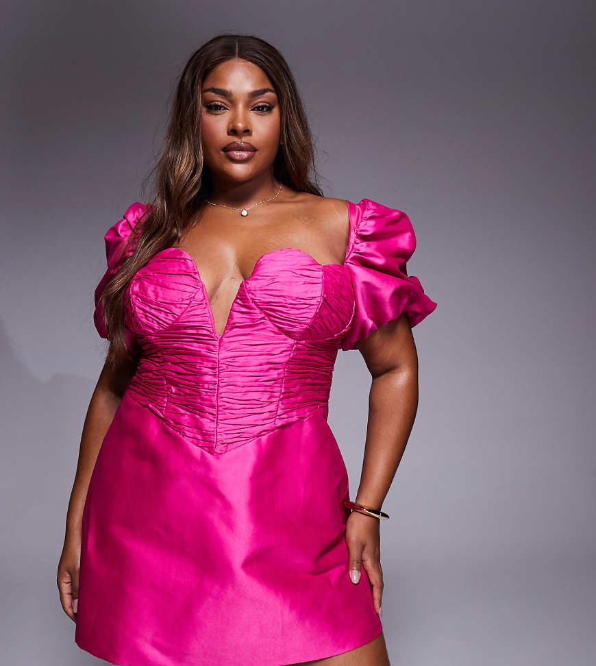 ASOS LUXE Curve - Minikleid aus strukturiertem Satin in Pink mit herzförmigem Ausschnitt und gerafftem Oberteil-Rosa von ASOS Luxe