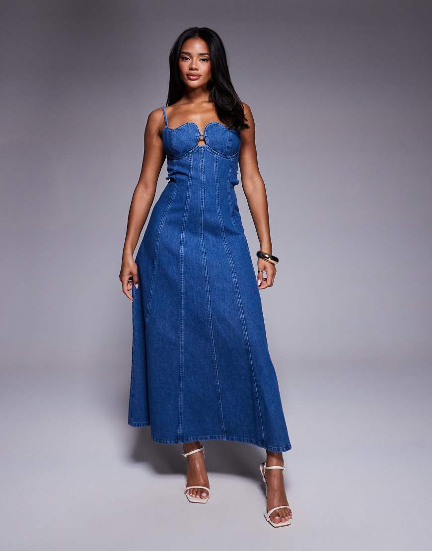 ASOS LUXE - Denim-Maxikleid in mittelblauer Waschung mit Herz-Cup-Optik ASOS LUXE - Denim-Maxikleid in mittelblauer Waschung mit Herz-Cup-Optik von ASOS LUXE