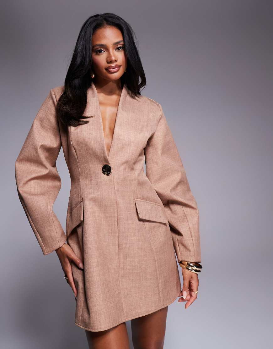 ASOS LUXE - Geformtes Blazerkleid in Camel aus strukturiertem Leinen-Braun von ASOS LUXE