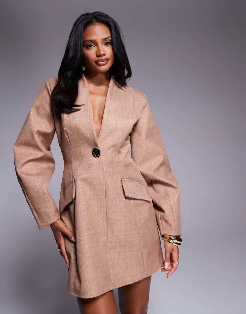 ASOS LUXE - Geformtes Blazerkleid in Camel aus strukturiertem Leinen-Braun von ASOS LUXE