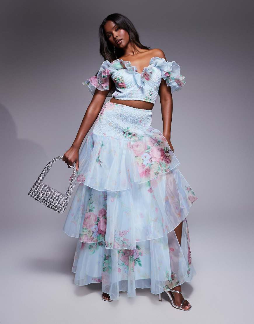 ASOS LUXE - Gesmokter Chiffon-Maxirock in Blau mit Blumenmuster, Kombiteil von ASOS LUXE