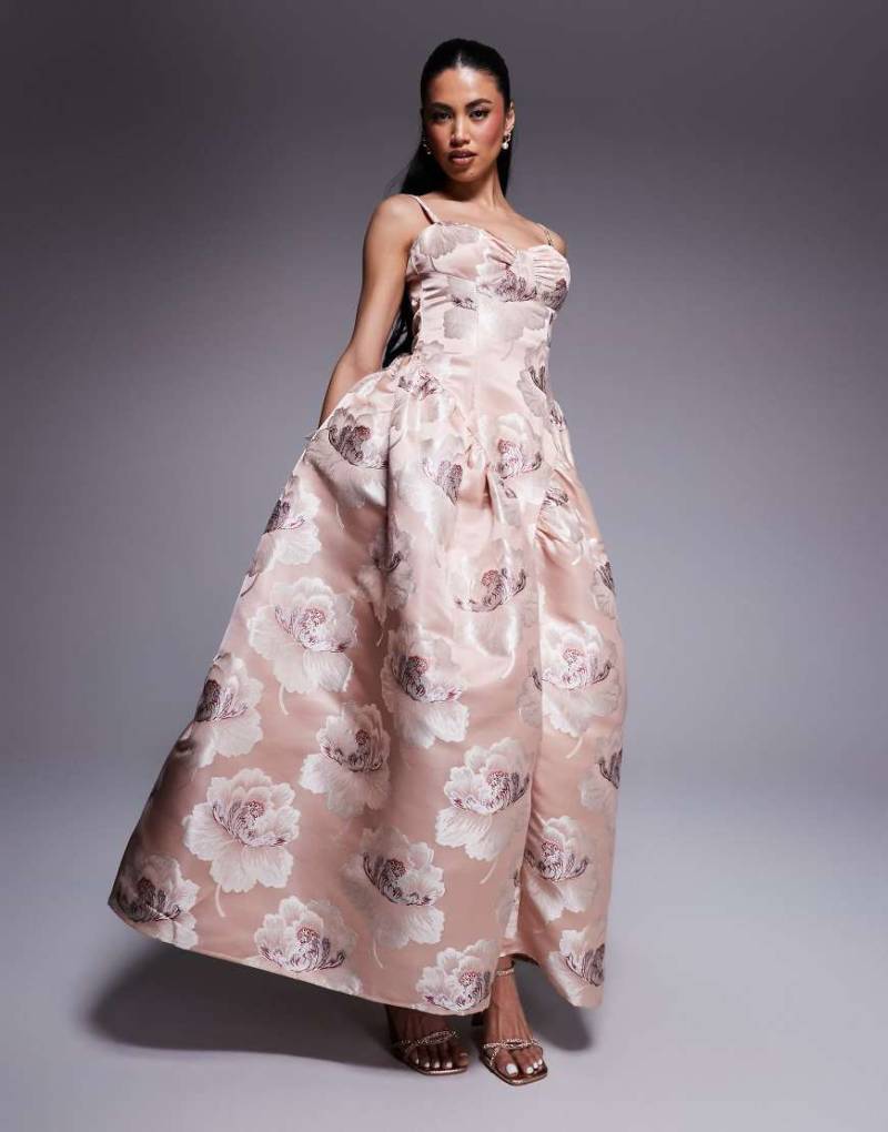 ASOS LUXE - Jacquard-Maxikleid mit tiefer Taille und Blumenmuster in Champagner-Rosa von ASOS LUXE