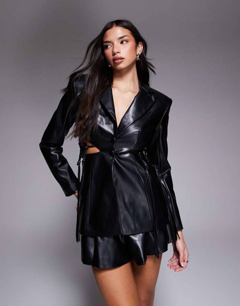 ASOS LUXE - Kunstleder-Blazer in Schwarz mit Makramee-Details, Kombiteil von ASOS LUXE