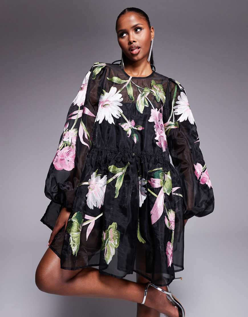 ASOS LUXE - Kurzes Oversize-Hängerkleid in Schwarz aus Organza mit Blumenstickerei ASOS LUXE - Kurzes Oversize-Hängerkleid in Schwarz aus Organza mit Blumenstickerei von ASOS LUXE