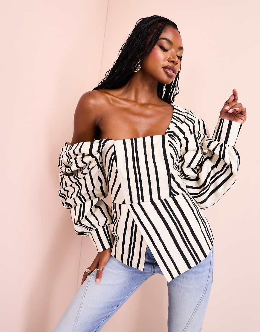 ASOS LUXE - Oberteil aus Baumwoll-Popeline in Schwarz und Creme gestreift mit markanten Ärmeln-Neutral ASOS LUXE - Oberteil aus Baumwoll-Popeline in Schwarz und Creme gestreift mit markanten Ärmeln-Neutral von ASOS LUXE