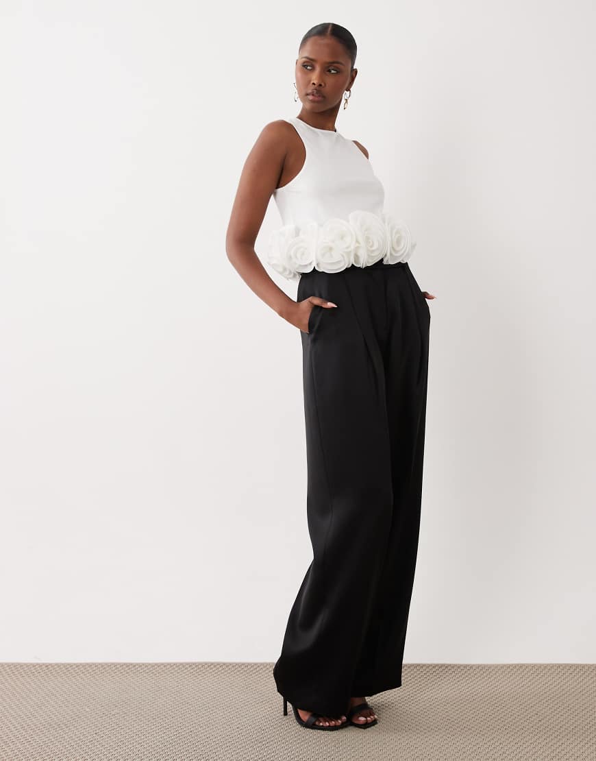 ASOS LUXE - Racer-Trägertop in Weiß mit Rüschendetail von ASOS LUXE