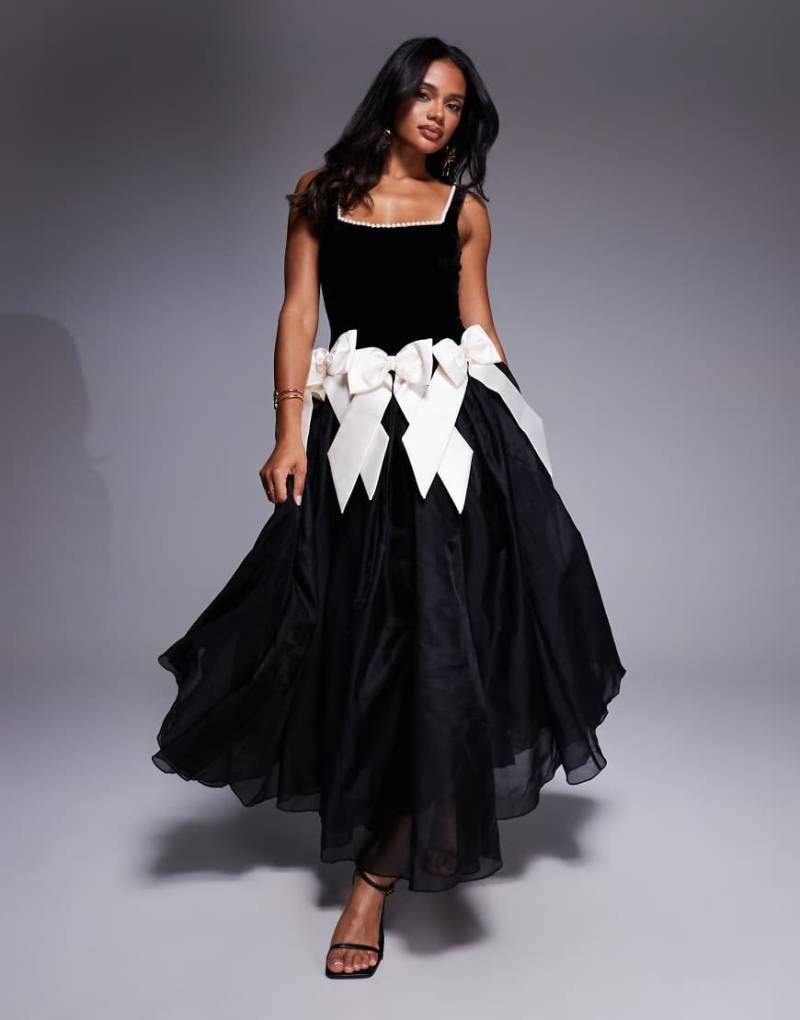 ASOS LUXE - Samt-Maxikleid in Schwarz mit perlenbesetztem Ausschnitt von ASOS LUXE